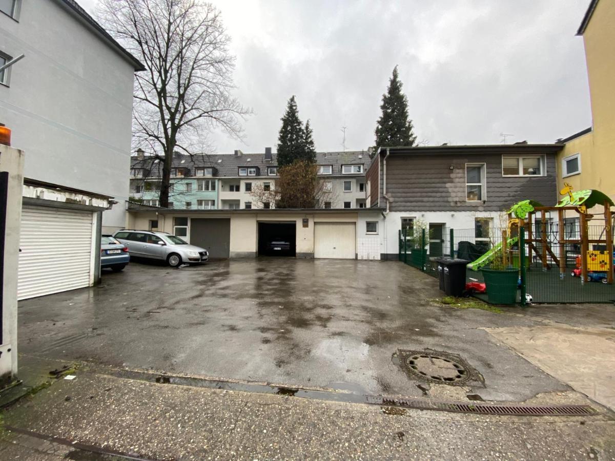 Riesen Bett, Strassenbahn Vor Der Tuer, Beste Lage, Nah Zur Messe, Keine Rechnungen エッセン エクステリア 写真
